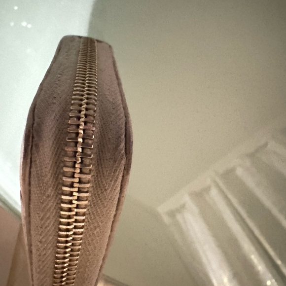 Rare Gucci Guccissima Zip Around Wallet in Off White / Taupe - Picture 4 of 13